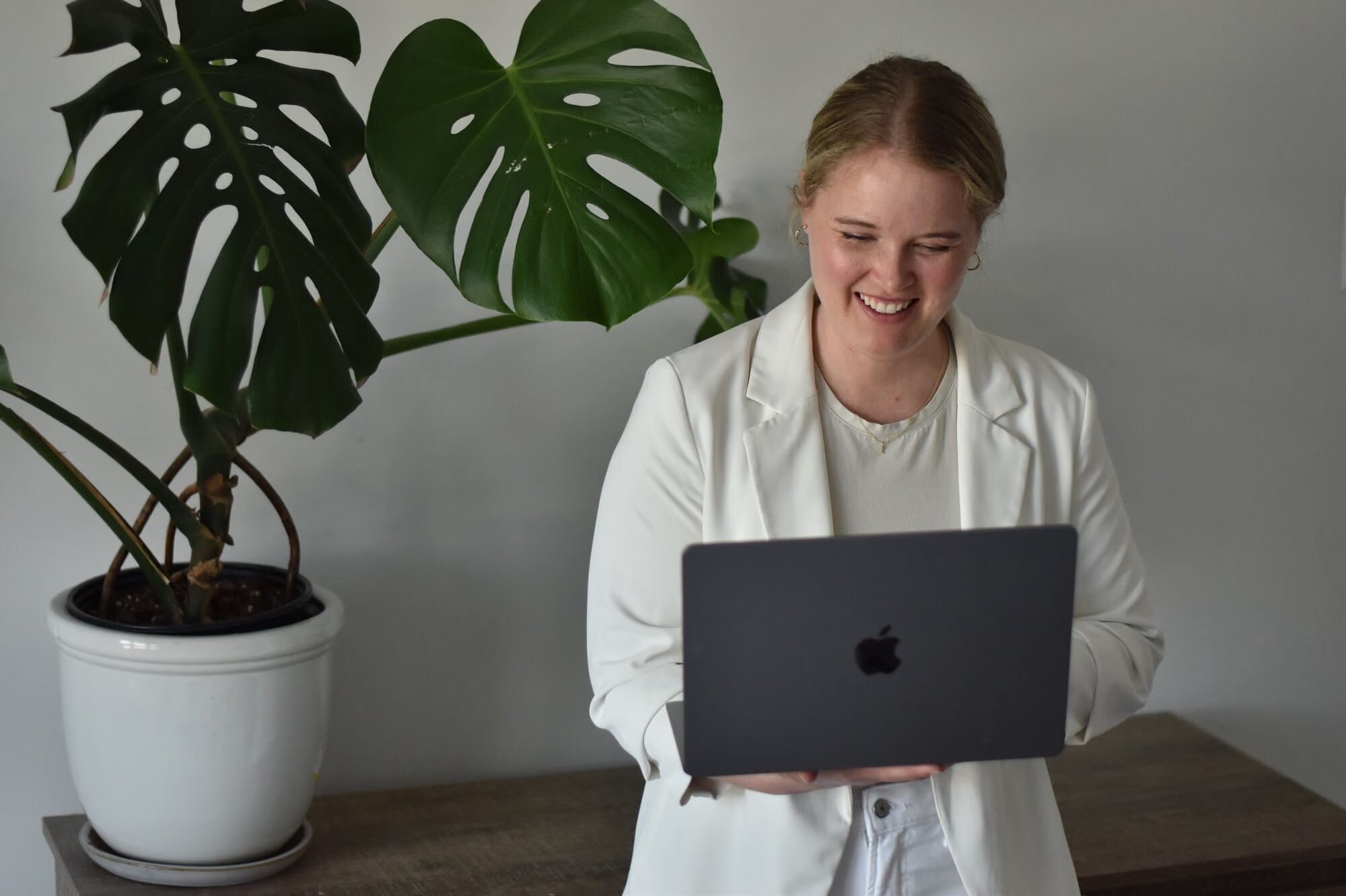 ess Walker, offering SEO for therapists, and on her laptop discussing the free webinar coming up in january